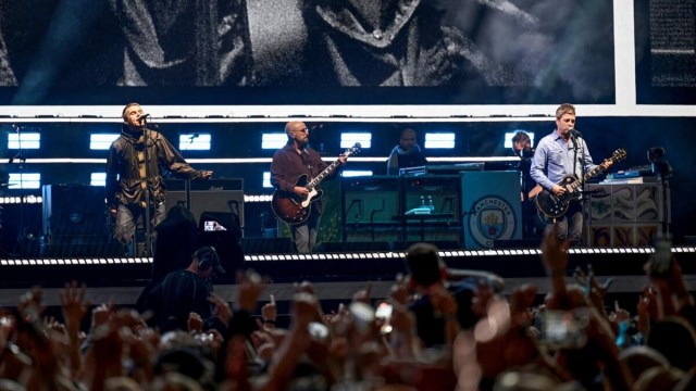 Музыкальная группа Oasis воссоединилась после 16-летнего перерыва и начала мировое турне