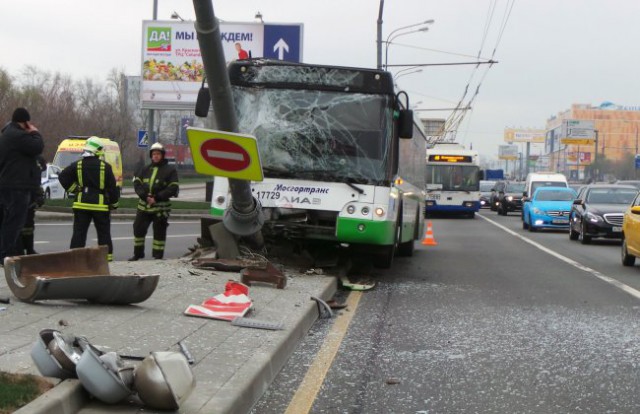 Водитель московского автобуса уснул за рулем