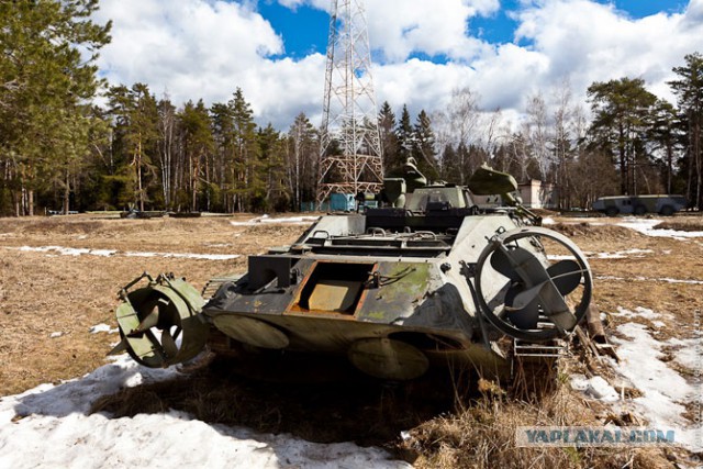 Брошенная военная техника под Москвой