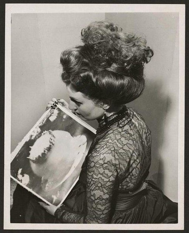 История в черно-белых и цветных фотографиях