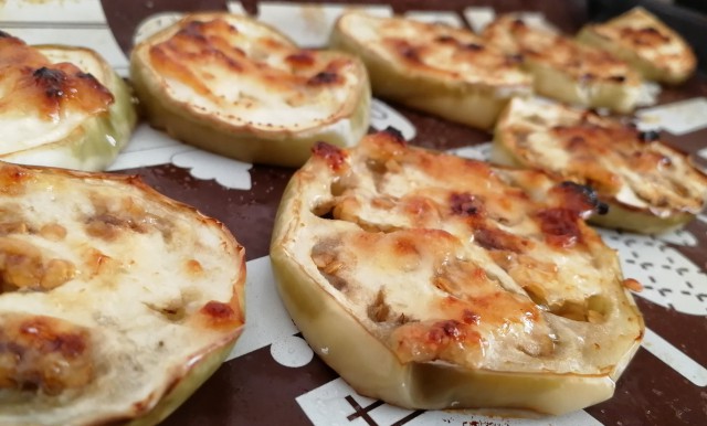 Пикантный салат из кабачков.