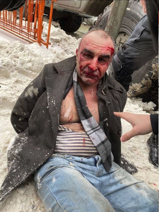 Рядом с метро Гостиный двор в Петербурге мужчина выстрелил в сотрудника ОМОНа