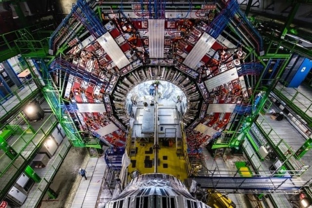 Лаборатория CERN уволит около 500 сотрудников, связанных с Россией