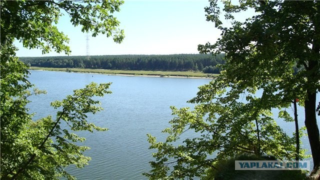 Двоих школьниц убили на берегу реки....