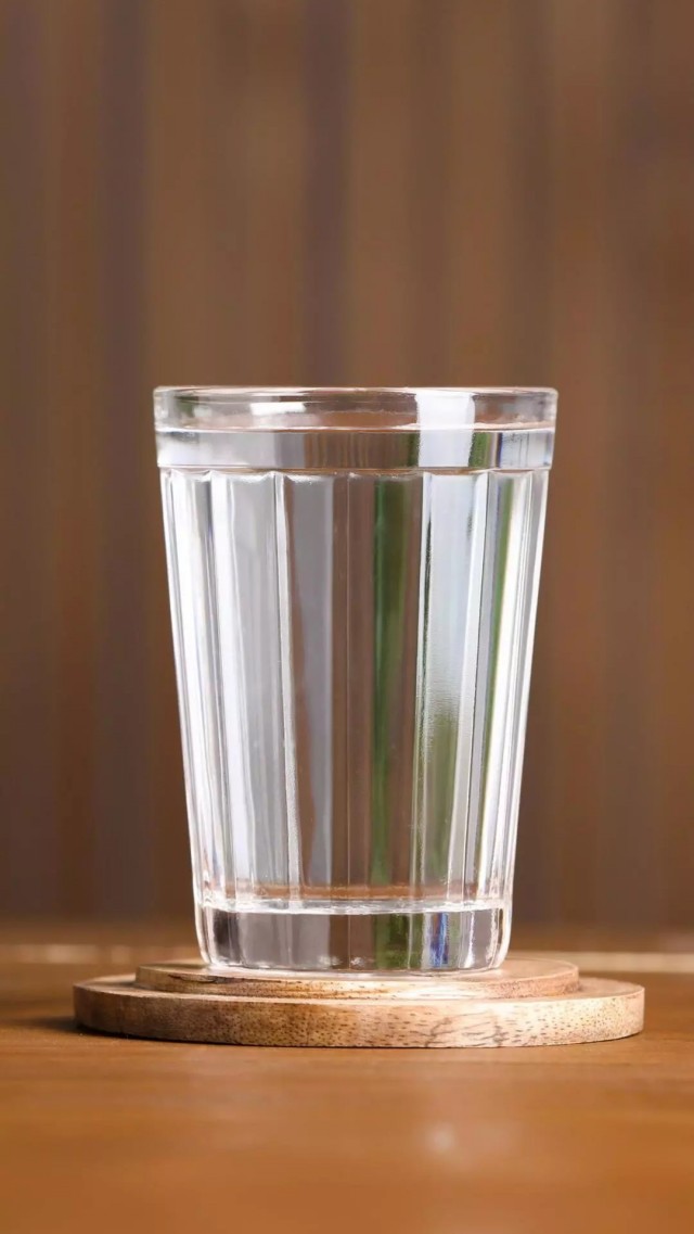 Полный стакан водки