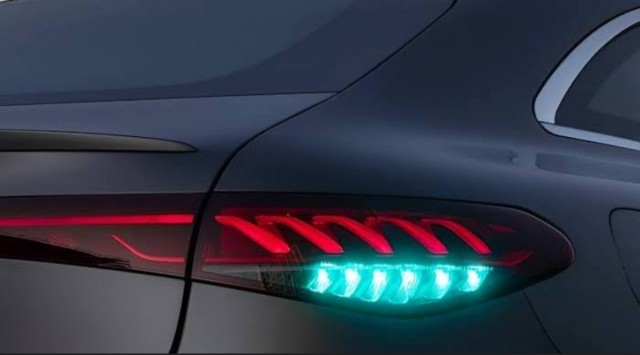 Бирюзовые огни на новых «китайцах» и «немцах» — что это такое?