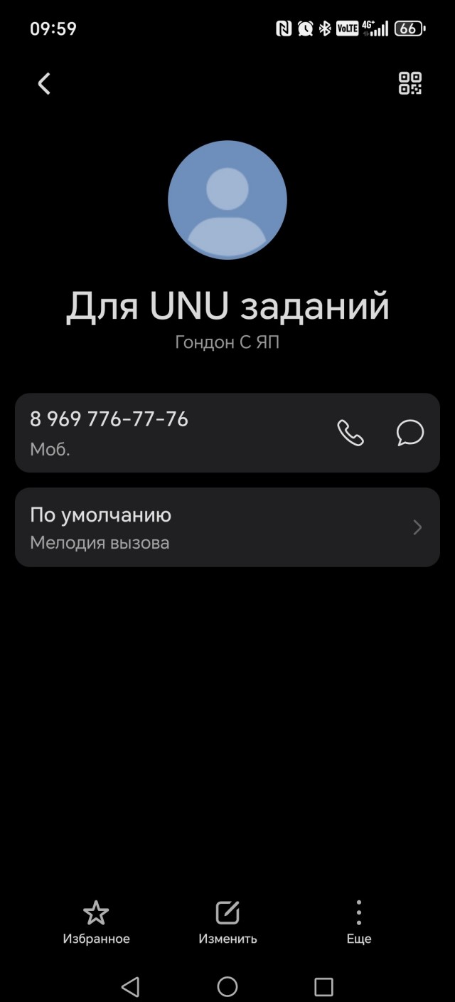 Мужчина оригинально решил проблему стоянки автомобиля "застолбив" сразу два места