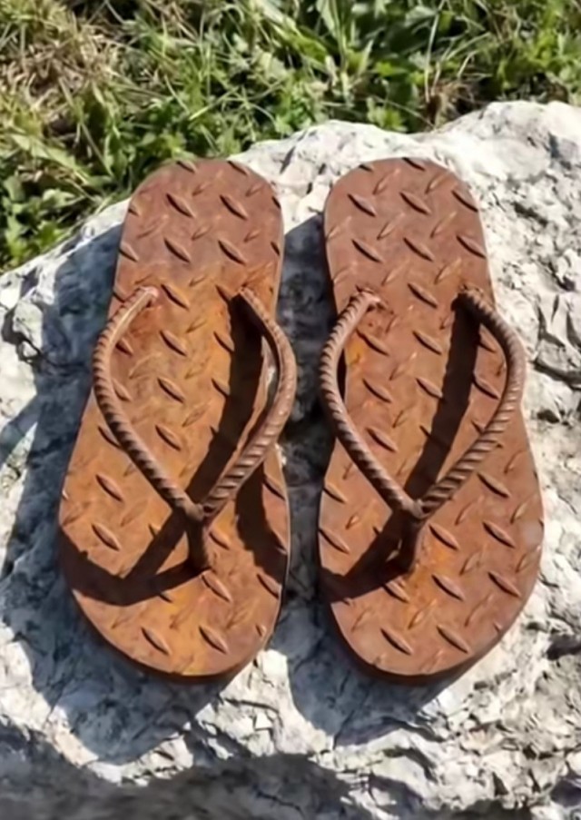 Продаю разноцветные шлёпки.