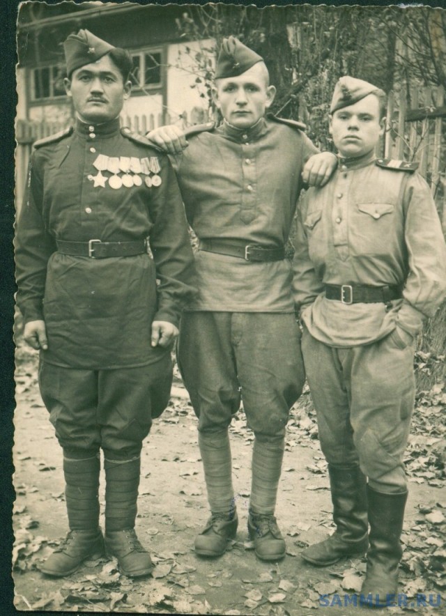 16-летний немецкий зенитчик Ганс, попав в плен, плачет от страха и стыда. Что не так с фото?