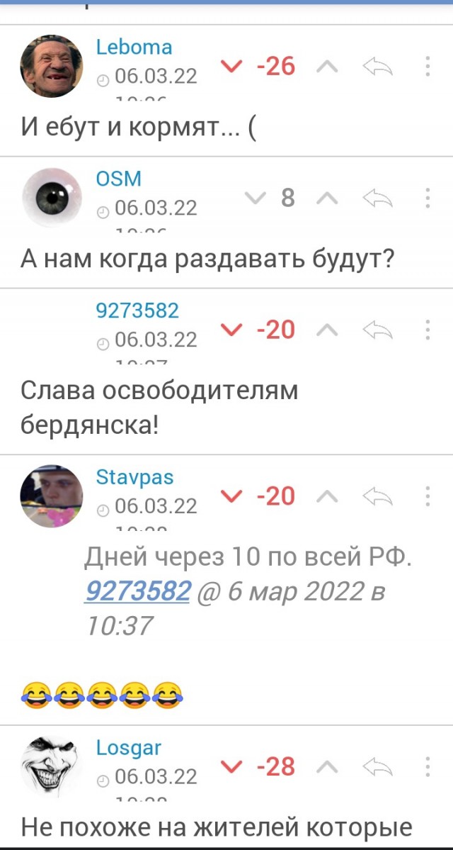 Российские военные раздают гуманитарную помощь жителям Бердянска Запорожской области