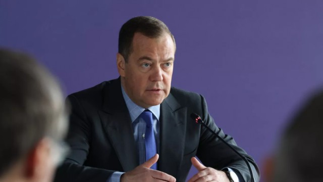 Медведев зачитал директорам предприятий ОПК телеграмму Сталина