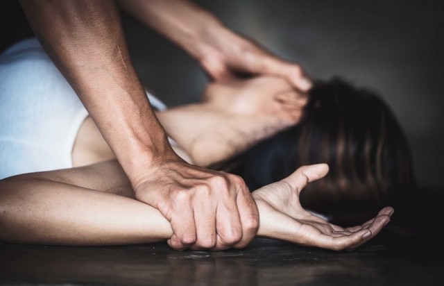 В омской колонии рецидивист взял в заложники и изнасиловал медсестру в медсанчасти