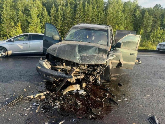 Обгонял фуру по встречке и убил троих