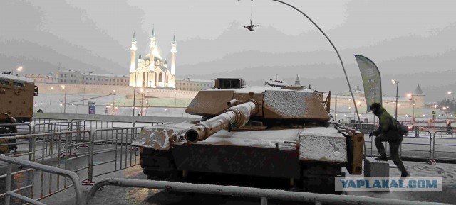 Выставка подбитой техники в СПб