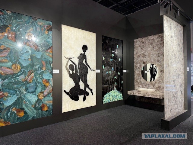 Камни, плитки, два стола…. для рукоделов.