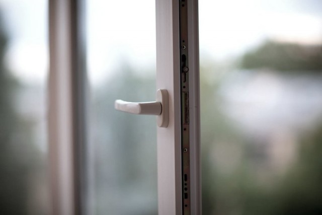 В Петербурге осужденный за изнасилование упал с пятого этажа