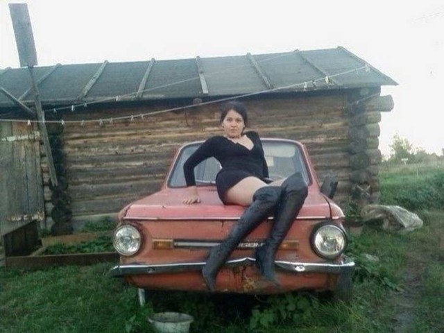 Светка, коза блин, фоткай давай, я же позирую