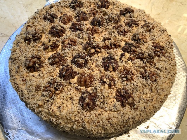 Быстро-вкусно: пирог на сметане с персиками