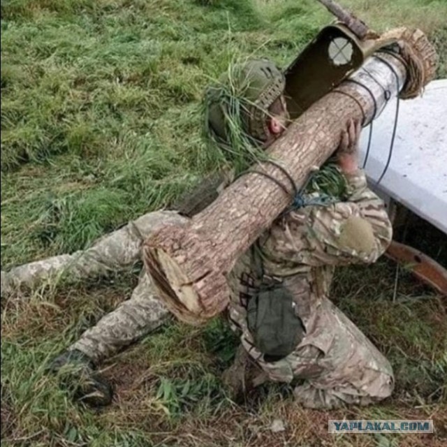 К границе с Украиной пригнали десятки единиц военной техники, гуляют солдаты