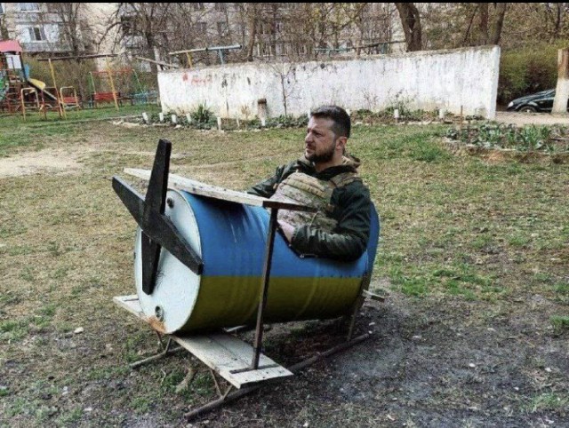 Самолет, на котором может находиться Пелоси, повернул в сторону Тайваня