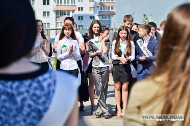 В белорусских школах прозвенел последний звонок