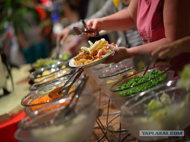 В Турции предложили отказаться от шведского стола