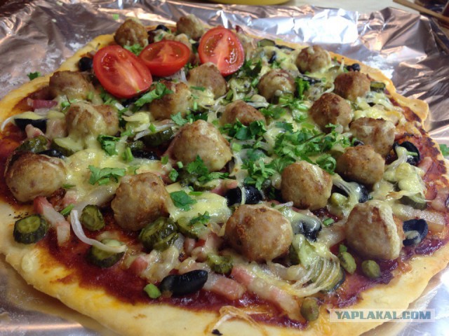 Пицца с мясными шариками