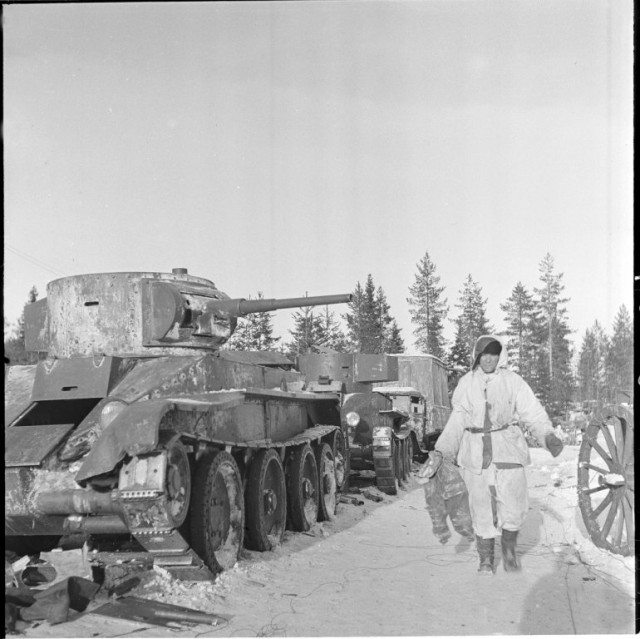 В лесах Карелии обнаружили автоколонну