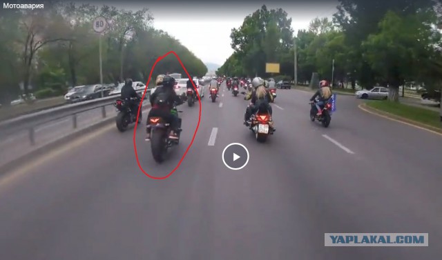 Мотоциклист попал в слепую зону автомобиля