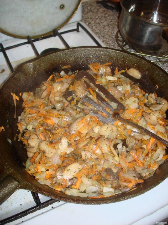 Тушёный картофель с грибами