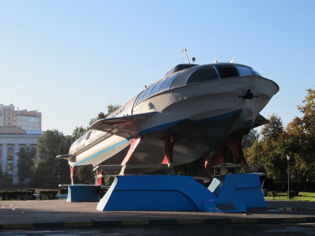 Советские монументы и уличные памятники