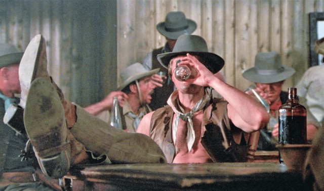 Зачем американцы кладут ноги на стол?