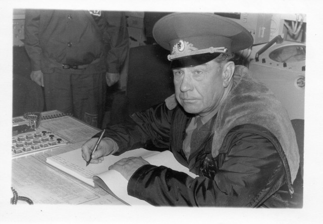А давайте в честь праздника, выкладывать свои армейские фотки уважаемые яповцы