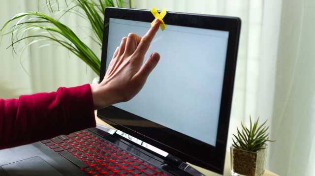 Появился вирус, создающий фото смотрящего порно пользователя