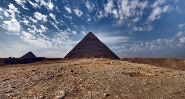 Почему нельзя забираться на пирамиду