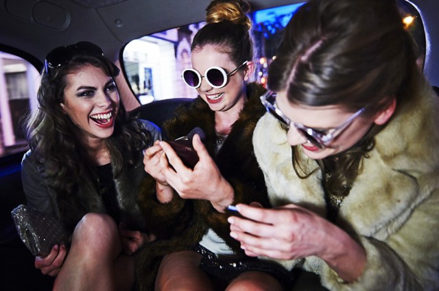 Идеальный способ вычислить возраст девушки, не обидев ее