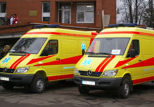 Скорая дорожная помощь - кого везут с мигалками?