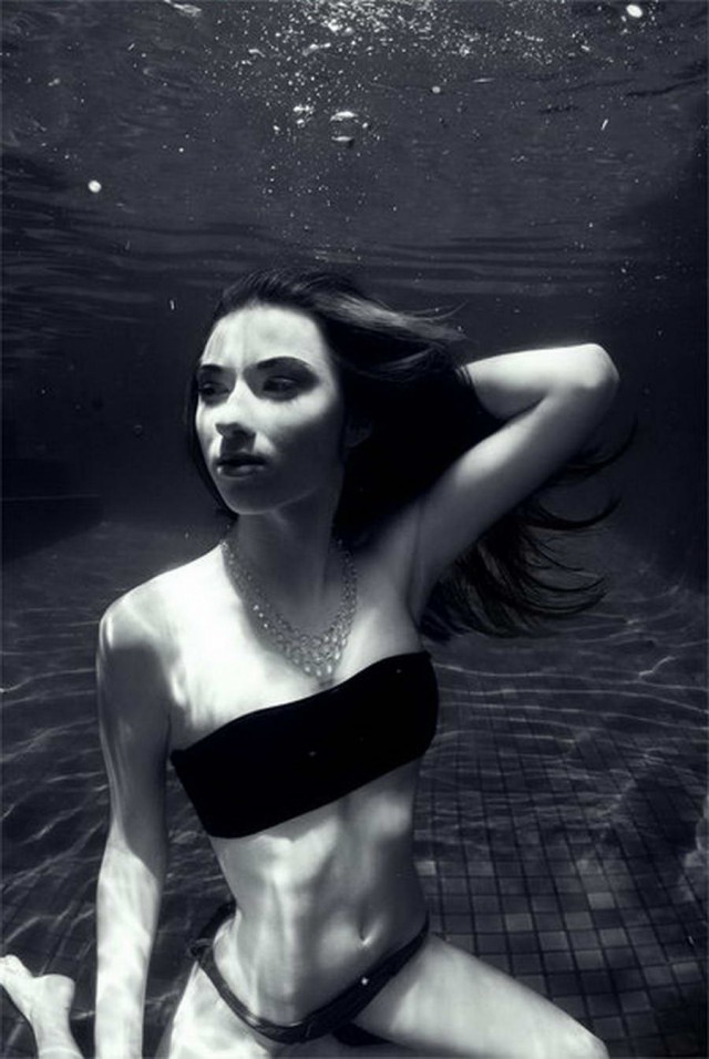 Девочки разные под водой