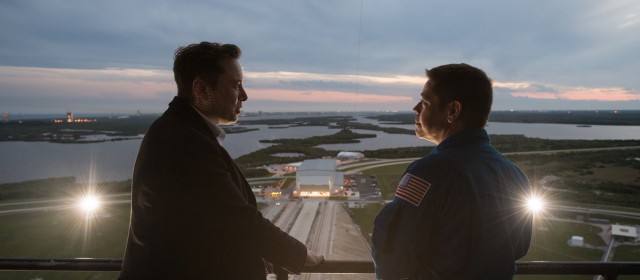 SpaceX запускает космический корабль Сrew Dragon