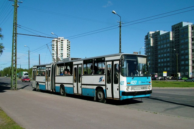 Троллейбус в разных странах