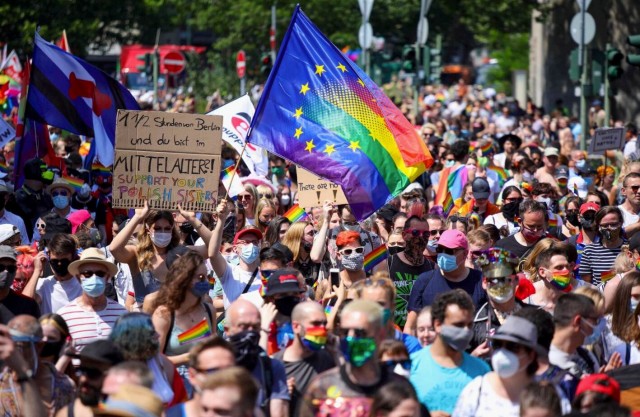 Гомосятина = ЕС