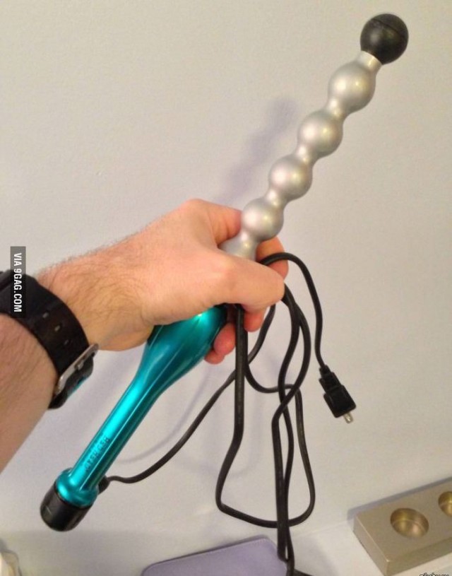 Девушка утверждает, что это щипцы для завивки.