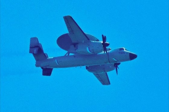 В Сети появились новые снимки китайского "летающего радара" KJ-600