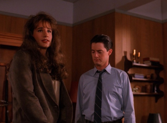 Мигранта-трансвестита ( или мигрантку, не поймёшь, в общем) задержали за пропаганду ЛГБТ*.