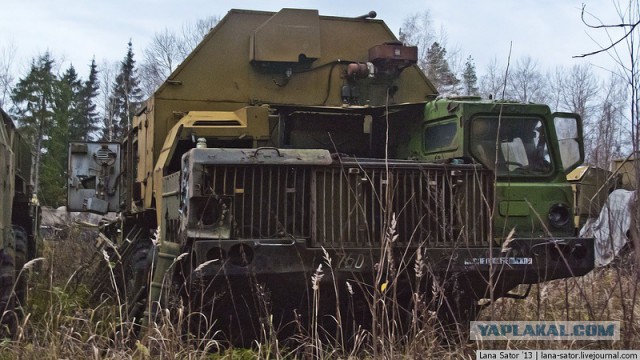 Вечный ремонт. Заброшенная военная техника.