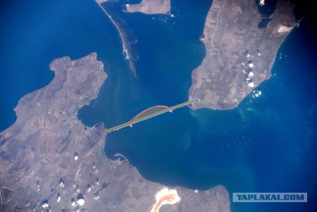 Российский космонавт сфотографировал строительство Керченского моста