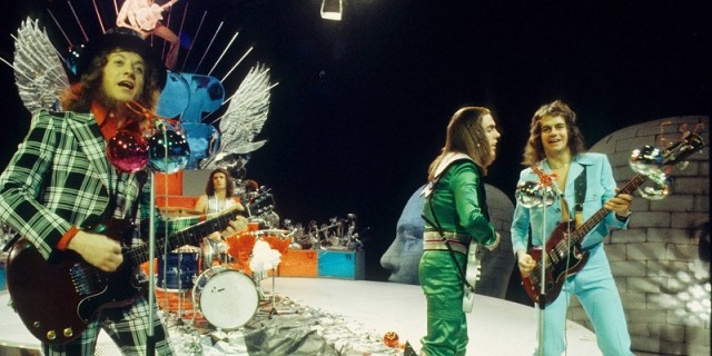 Музыка и музыканты:  Slade - "Merry Xmas Everybody"