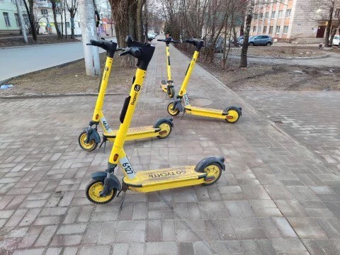 100 тысяч за поездку: в Калуге 13-летнего школьника оштрафовали за электросамокат