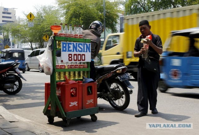 Уникальный индонезийский опыт нефтедобычи вручную...