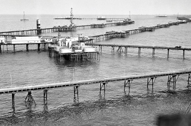 Город на сваях в открытом море